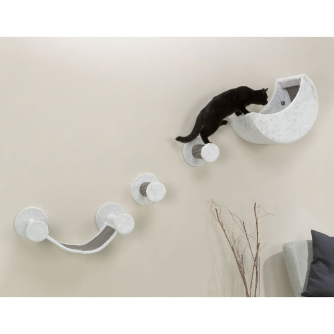 Chat noir grimpant sur les éléments du set mural Trixie Wand-Set 4